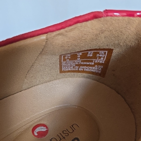 Clarks "Unstructured" Women's Red Suede/Patent Leather Ballet Flats.  Size 8 - Picture 7 of 8